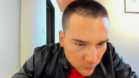 Snapshot of vito_ferrero chatting on January 22, 2025, 12:27 pm Vito Ferrer online show from January 22, 2025, 12:27 pm