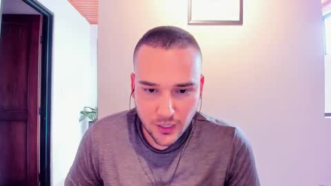 Snapshot of vito_ferrero chatting on January 29, 2025, 8:04 pm Vito Ferrer online show from January 29, 2025, 8:04 pm