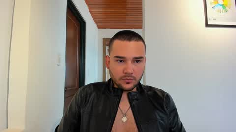 Snapshot of vito_ferrero chatting on February 3, 2025, 12:36 pm Vito Ferrer online show from February 3, 2025, 12:36 pm