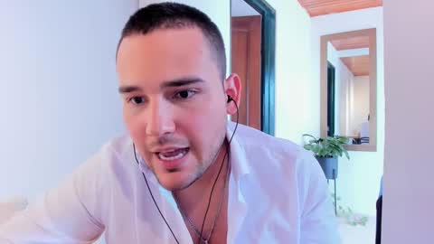 Snapshot of vito_ferrero chatting on February 9, 2025, 5:11 pm Vito Ferrer online show from February 9, 2025, 5:11 pm