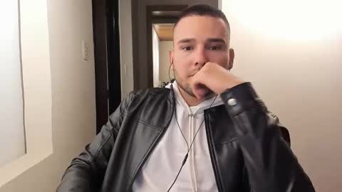 Snapshot of vito_ferrero chatting on February 14, 2025, 1:02 am Vito Ferrer online show from February 14, 2025, 1:02 am