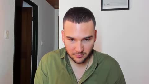 Snapshot of vito_ferrero chatting on February 18, 2025, 12:59 am Vito Ferrer online show from February 18, 2025, 12:59 am