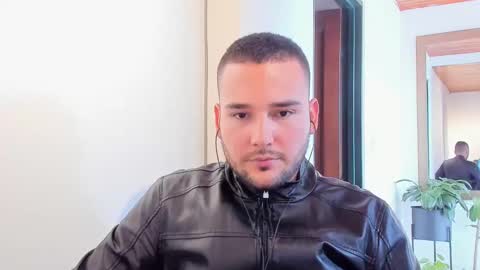 Snapshot of vito_ferrero chatting on February 18, 2025, 5:10 pm Vito Ferrer online show from February 18, 2025, 5:10 pm