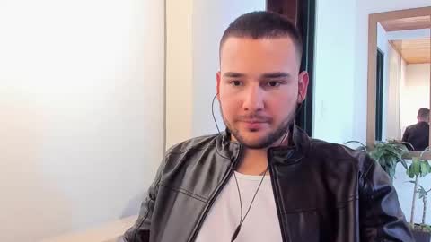 Snapshot of vito_ferrero chatting on February 18, 2025, 8:25 pm Vito Ferrer online show from February 18, 2025, 8:25 pm