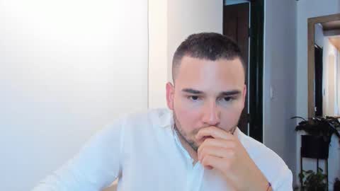 Snapshot of vito_ferrero chatting on February 19, 2025, 1:18 am Vito Ferrer online show from February 19, 2025, 1:18 am