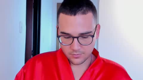 Snapshot of vito_ferrero chatting on February 24, 2025, 12:05 pm Vito Ferrer online show from February 24, 2025, 12:05 pm