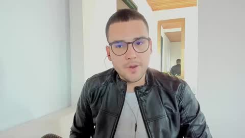 Snapshot of vito_ferrero chatting on February 26, 2025, 10:09 pm Vito Ferrer online show from February 26, 2025, 10:09 pm