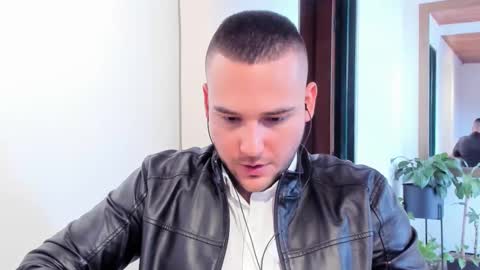 Snapshot of vito_ferrero chatting on February 28, 2025, 7:35 pm Vito Ferrer online show from February 28, 2025, 7:35 pm