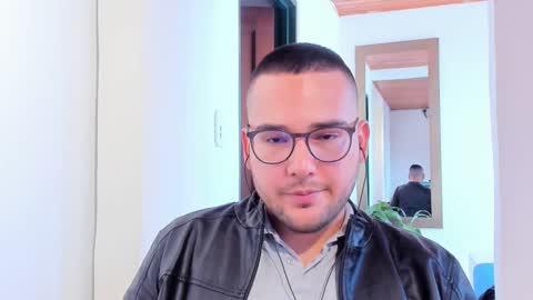 Snapshot of vito_ferrero chatting on March 1, 2025, 4:54 pm Vito Ferrer online show from March 1, 2025, 4:54 pm