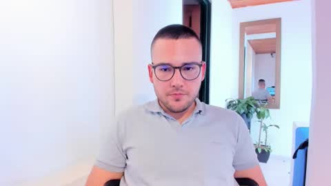 Snapshot of vito_ferrero chatting on March 1, 2025, 7:59 pm Vito Ferrer online show from March 1, 2025, 7:59 pm