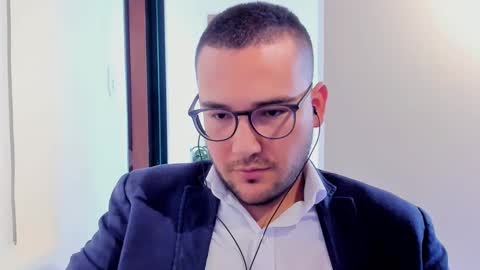 Snapshot of vito_ferrero chatting on March 6, 2025, 3:56 pm Vito Ferrer online show from March 6, 2025, 3:56 pm