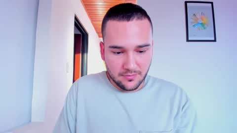 Snapshot of vito_ferrero chatting on March 10, 2025, 10:34 pm Vito Ferrer online show from March 10, 2025, 10:34 pm