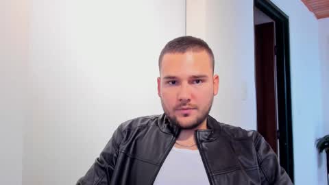 Snapshot of vito_ferrero chatting on March 11, 2025, 8:53 pm Vito Ferrer online show from March 11, 2025, 8:53 pm