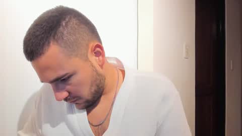 Snapshot of vito_ferrero chatting on March 12, 2025, 1:03 am Vito Ferrer online show from March 12, 2025, 1:03 am