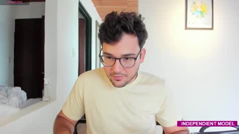 Snapshot of vito_ferrero chatting on September 20, 2025, 3:24 pm Vito Ferrer online show from September 20, 2025, 3:24 pm