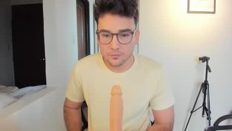 Snapshot of vito_ferrero chatting on October 13, 2025, 12:05 pm Vito Ferrer online show from October 13, 2025, 12:05 pm