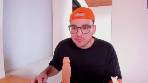 Snapshot of vito_ferrero chatting on October 14, 2025, 2:29 pm Vito Ferrer online show from October 14, 2025, 2:29 pm