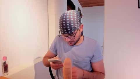 Snapshot of vito_ferrero chatting on October 18, 2025, 11:33 am Vito Ferrer online show from October 18, 2025, 11:33 am