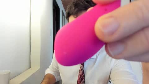 Snapshot of vito_ferrero chatting on November 6, 2025, 12:50 pm Vito Ferrer online show from November 6, 2025, 12:50 pm