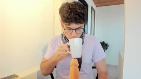 Snapshot of vito_ferrero chatting on November 15, 2025, 11:40 am Vito Ferrer online show from November 15, 2025, 11:40 am