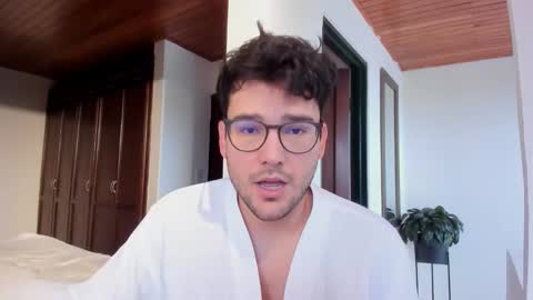 Snapshot of vito_ferrero chatting on November 16, 2025, 1:28 pm Vito Ferrer online show from November 16, 2025, 1:28 pm