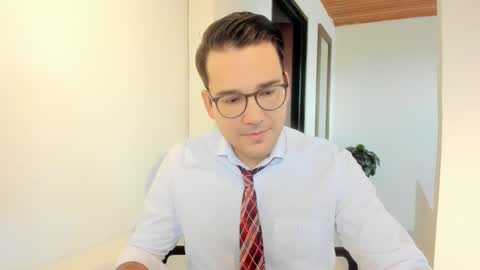 Snapshot of vito_ferrero chatting on November 18, 2025, 12:09 pm Vito Ferrer online show from November 18, 2025, 12:09 pm