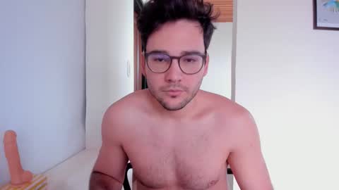 Snapshot of vito_ferrero chatting on November 24, 2025, 12:05 pm Vito Ferrer online show from November 24, 2025, 12:05 pm