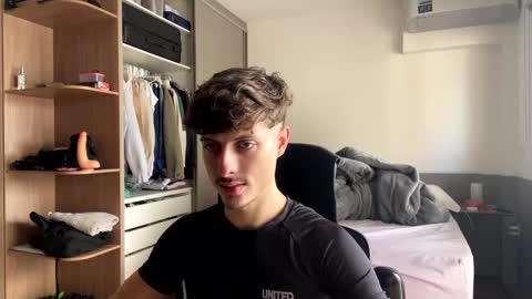 vitoraugustoxxx online show from November 1, 2025, 11:45 am