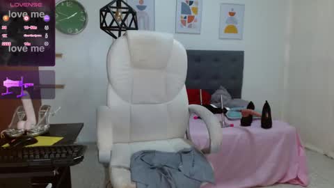 VITTORIA  online show from January 20, 2025, 1:53 pm