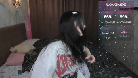 Vivi   online show from February 10, 2025, 3:03 am