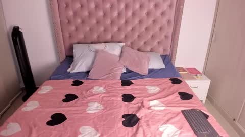 Snapshot of vivi_cooper chatting on March 1, 2025, 3:43 am vivi cooper online show from March 1, 2025, 3:43 am