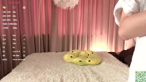 Snapshot of vivi_ennes chatting on November 5, 2025, 7:30 am You like my friends can call me LUNA This is my first day here online show from November 5, 2025, 7:30 am