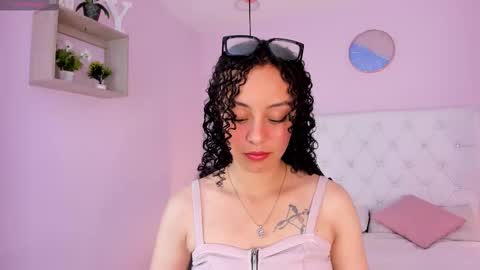 Vivi online show from December 4, 2025, 3:38 am