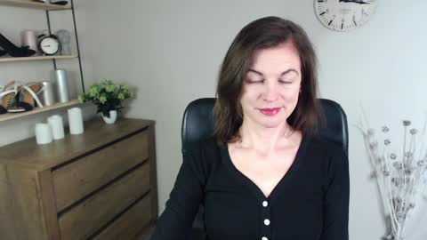 Vivian online show from December 17, 2024, 5:40 am