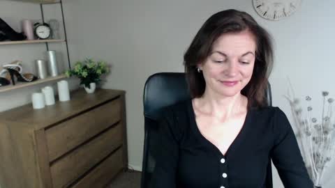 Vivian online show from December 17, 2024, 11:49 am