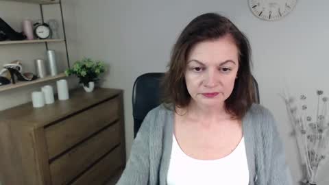 Vivian online show from December 18, 2024, 5:48 am