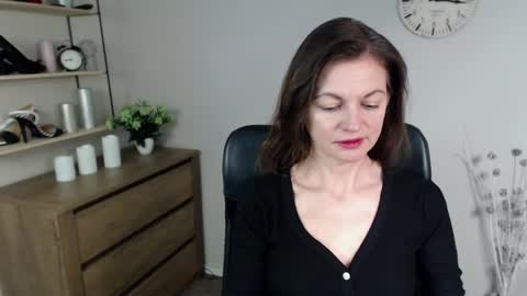 Vivian online show from December 19, 2024, 5:40 am