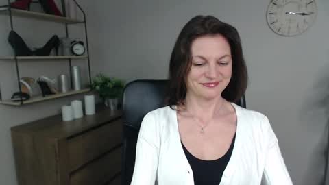 Vivian online show from February 28, 2025, 2:09 pm