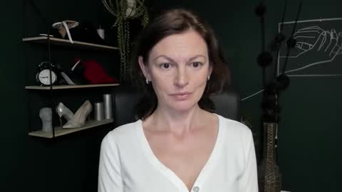 Vivian online show from September 22, 2025, 8:16 am