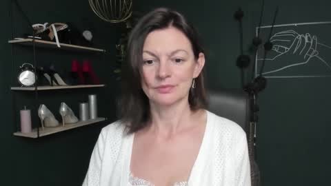 Vivian online show from September 29, 2025, 6:40 am