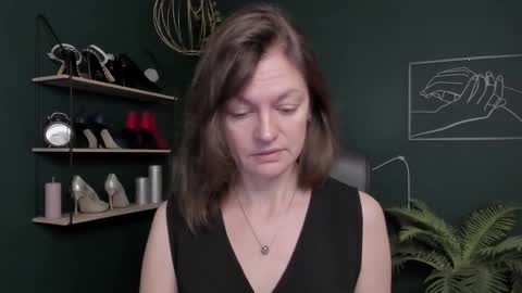 Vivian online show from November 4, 2025, 6:56 am