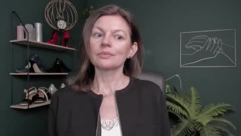 Vivian online show from November 12, 2025, 9:10 am