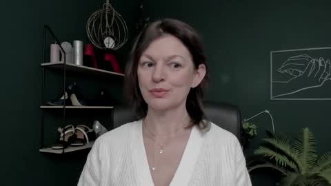 Vivian online show from November 25, 2025, 6:46 am