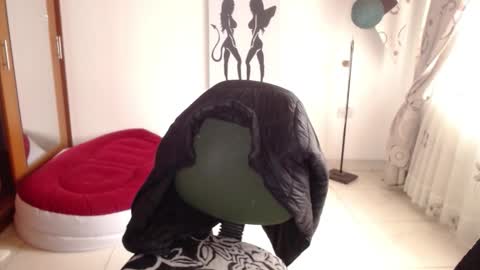 vivian_milf_paint online show from February 7, 2026, 1:37 pm