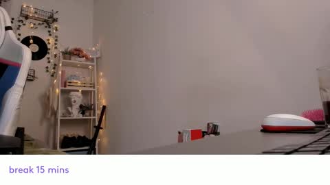 vivian_qwerty online show from December 25, 2024, 7:14 am