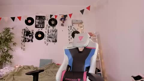 vivian_qwerty online show from February 1, 2025, 4:24 am