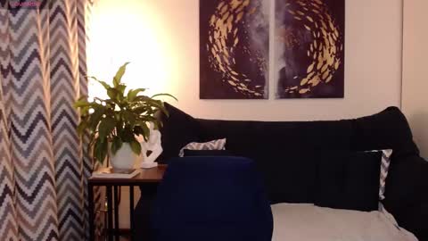 Vivian online show from November 11, 2025, 5:57 pm