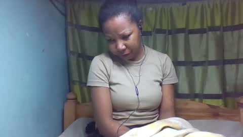 Snapshot of viviane0812 chatting on September 22, 2025, 5:04 pm viviane0812 online show from September 22, 2025, 5:04 pm