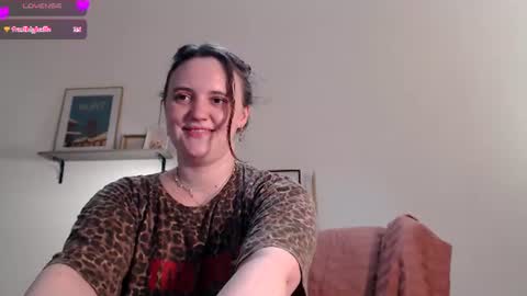 Snapshot of vivianmarble chatting on June 20, 2026, 10:12 pm Lela online show from June 20, 2026, 10:12 pm