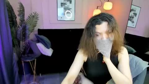 Snapshot of vivien_cristal chatting on July 4, 2026, 8:37 pm Vivien online show from July 4, 2026, 8:37 pm